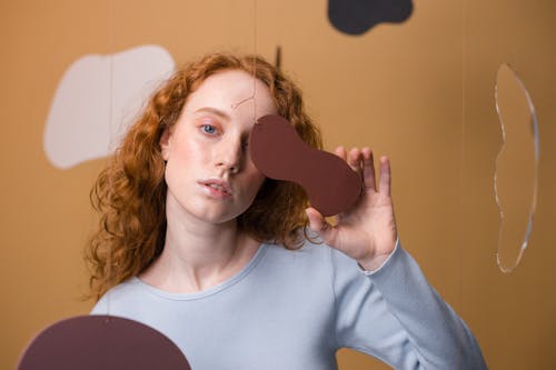 Foto profissional grátis de atraente, cabelo cacheado, cobertura