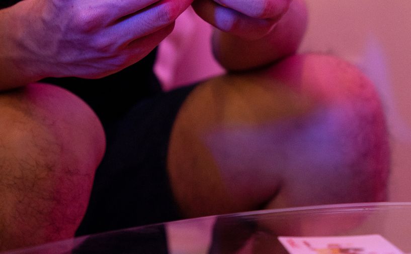 Online Spielautomaten mit bunken Symbole auf Bildschirm