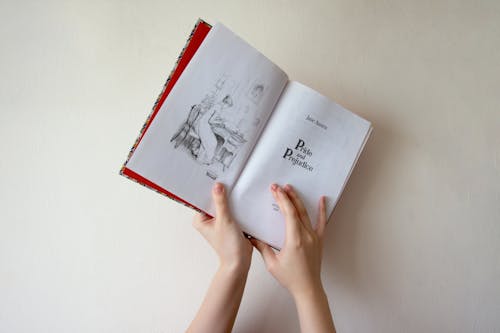 ホールディング, 手, 本の無料の写真素材