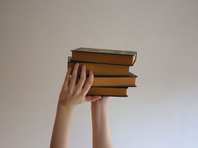 Il romanzo che divide la stagione: la critica si spacca, i lettori no