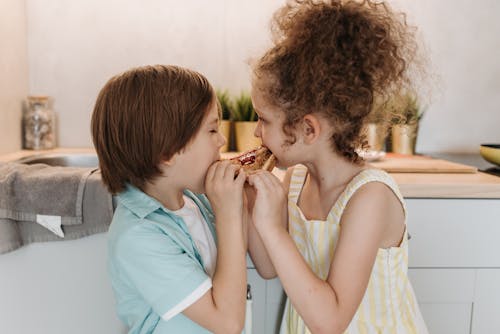 Gratis stockfoto met aanbiddelijk, belegd broodje, dineren