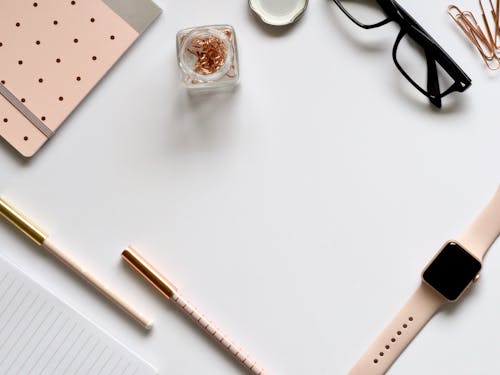 Ilmainen kuvapankkikuva tunnisteilla apple-kello, flatlay, juomalasit