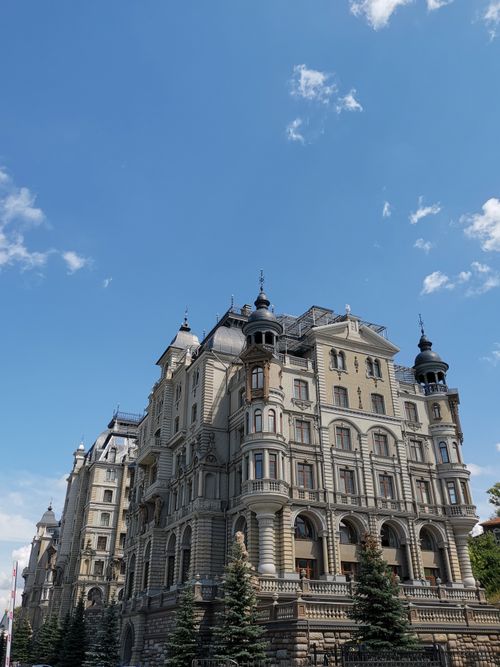 Free A magnificent historic building with ornate architecture set against a clear blue sky. Stock Photo