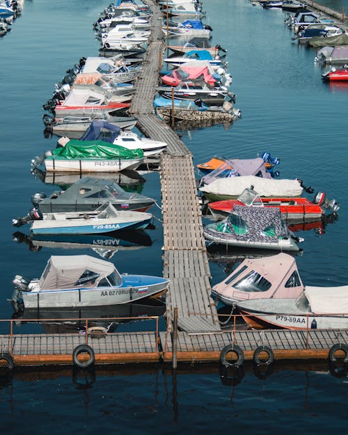 Kostenloses Stock Foto zu aufgereiht, dock, dockt