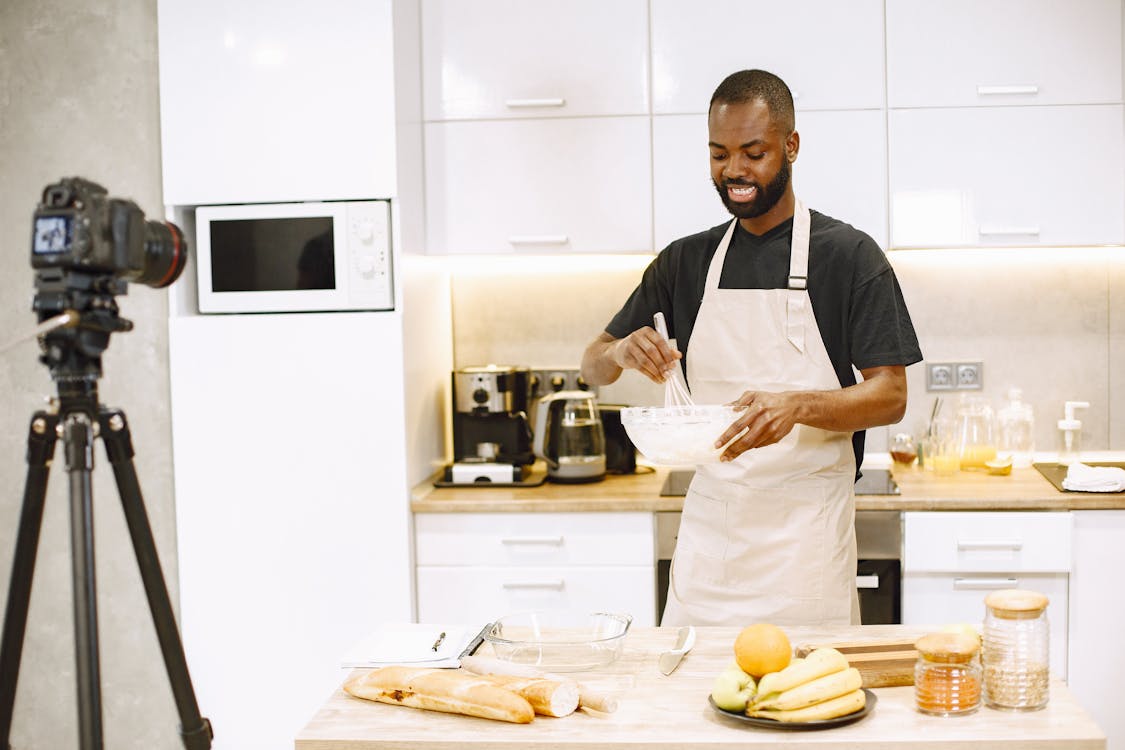 Foto profissional grátis de afro-americano, blogando, blogueiro