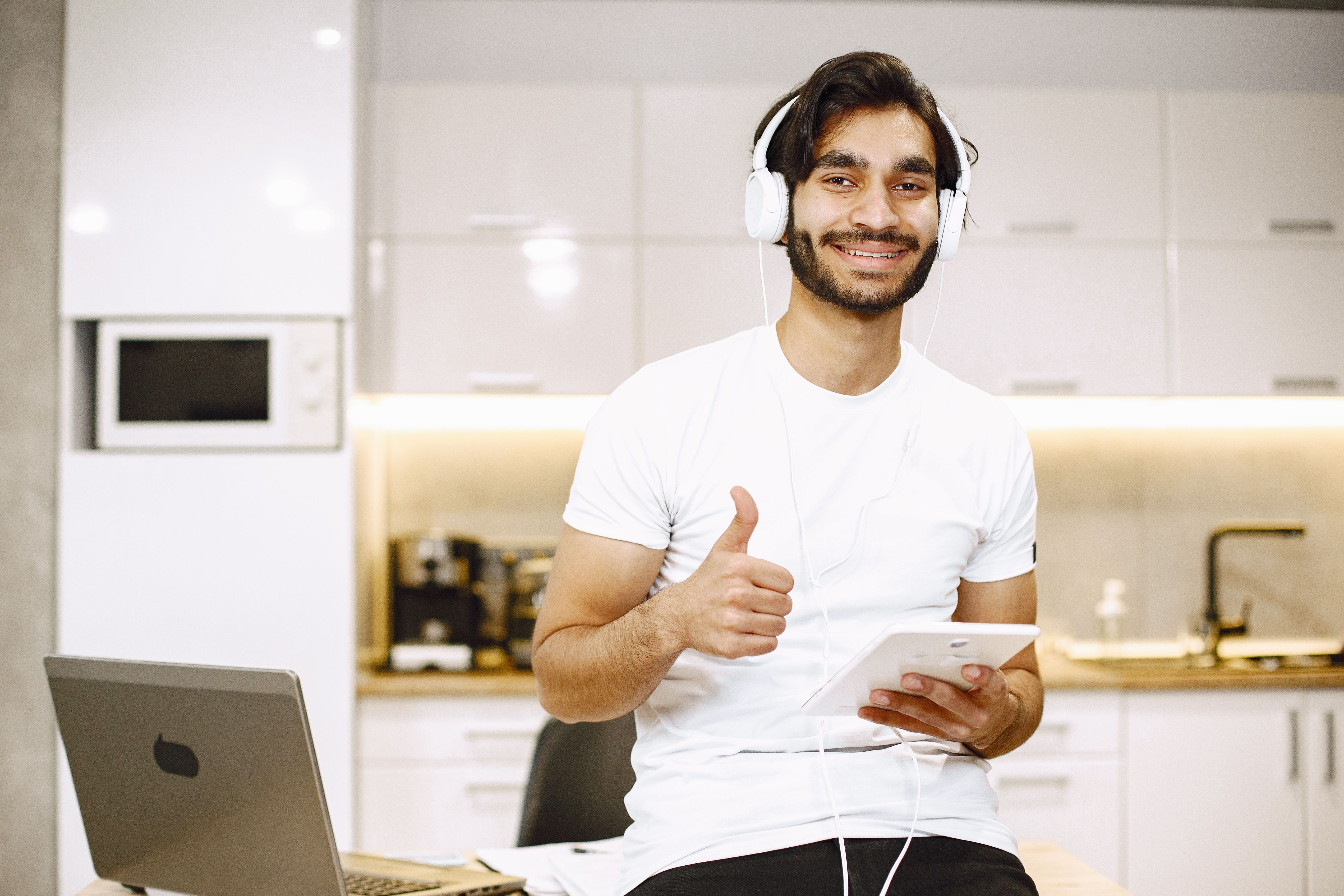 content creator using AI tools