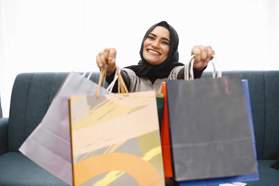 Pound Sterling Boosted by Strong UK Consumer Confidence
