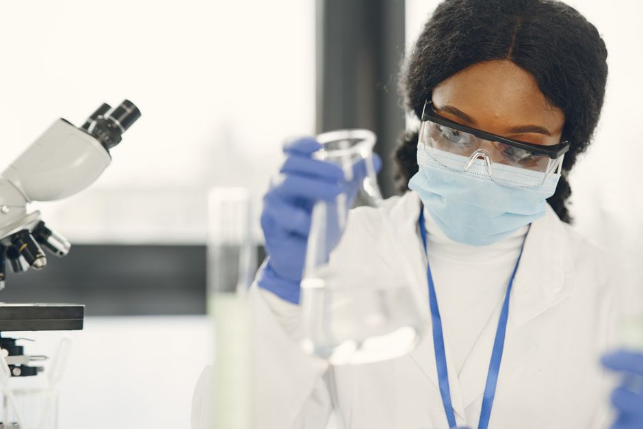 A near-autonomous AI chemist improves a challenging reaction in medicinal chemistry