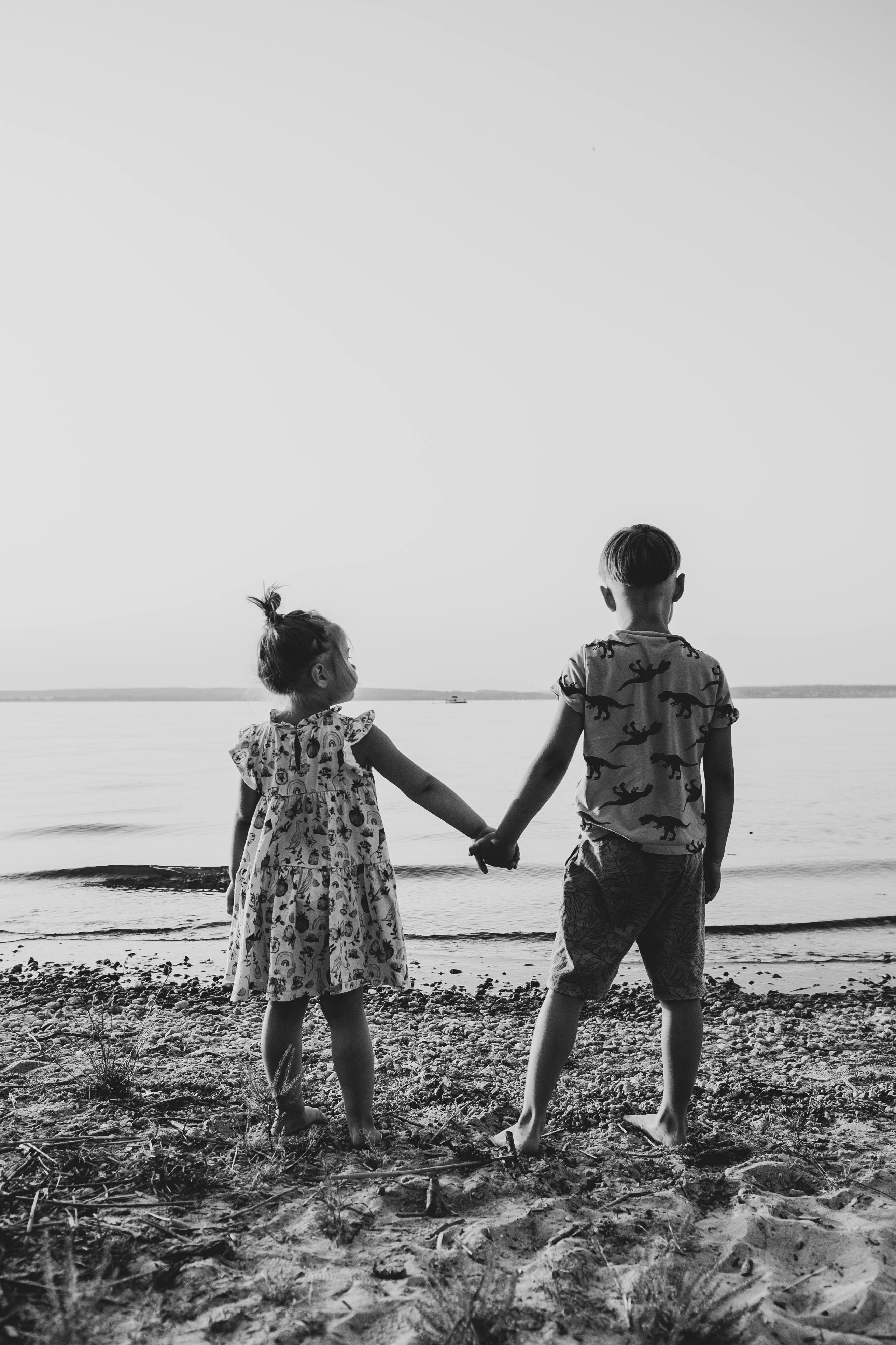 kids holding hands photography