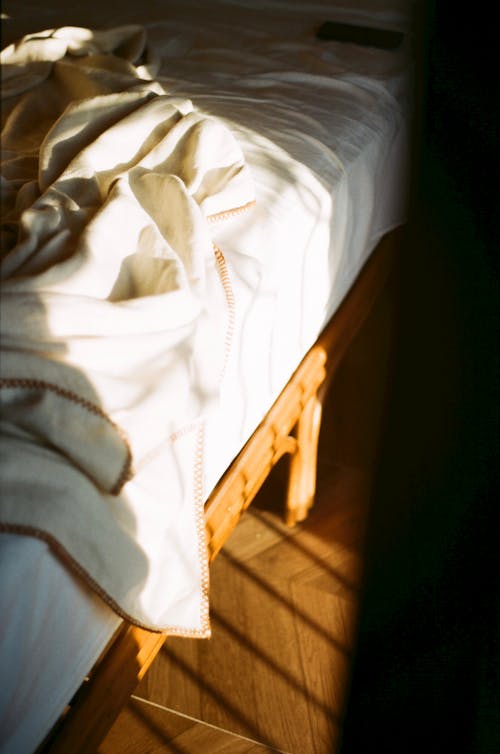 Darmowe zdjęcie z galerii z łóżko, pionowy strzał, płótno
