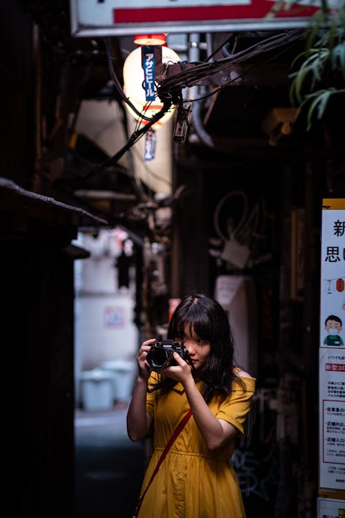 Ücretsiz ani, Asyalı kadın, ayakta içeren Ücretsiz stok fotoğraf Stok Fotoğraflar