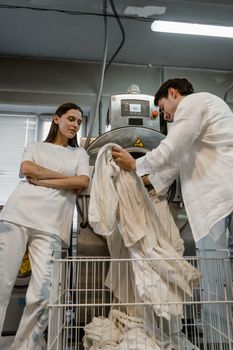 Lavar roupas na máquina lava e seca: como fazer? - imagem 5