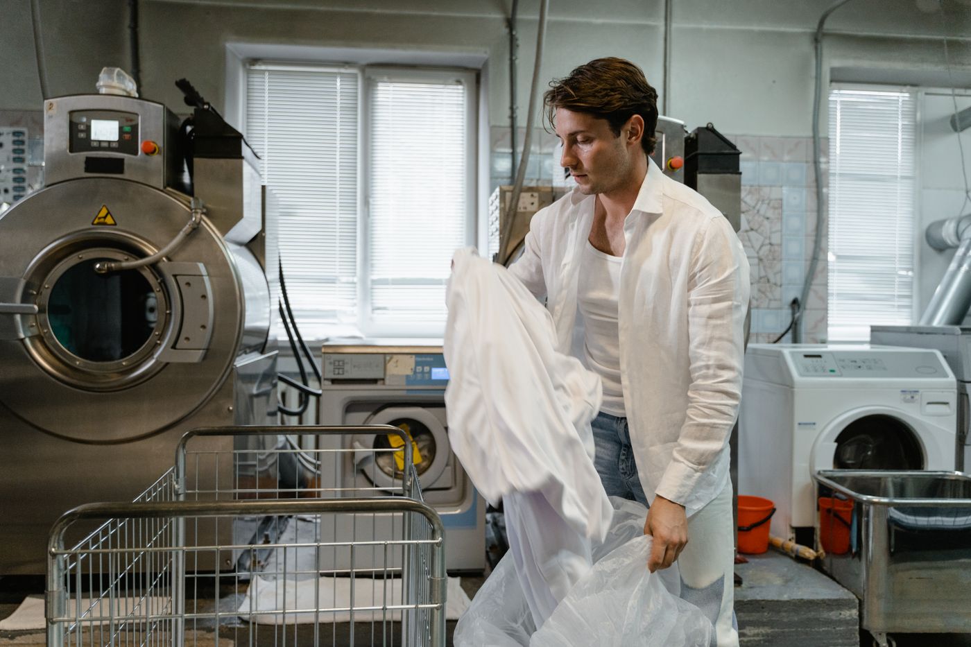 Atelier de pressing — Costumes & tailleurs