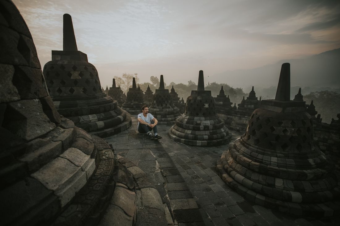 Candi Borobudur saat matahari terbit di Magelang, Jawa Tengah
