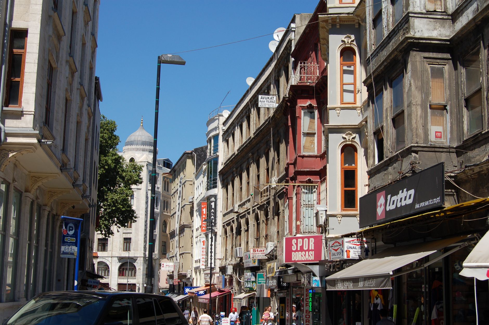 Bustling Beyoğlu street showcasing historic architecture in Istanbul, Türkiye.