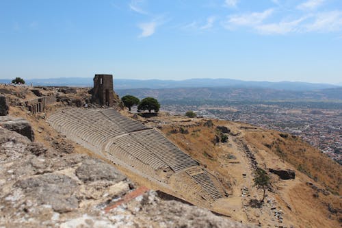 Kostenloses Stock Foto zu amphitheater, blauer himmel, griechisches theater von pergamon