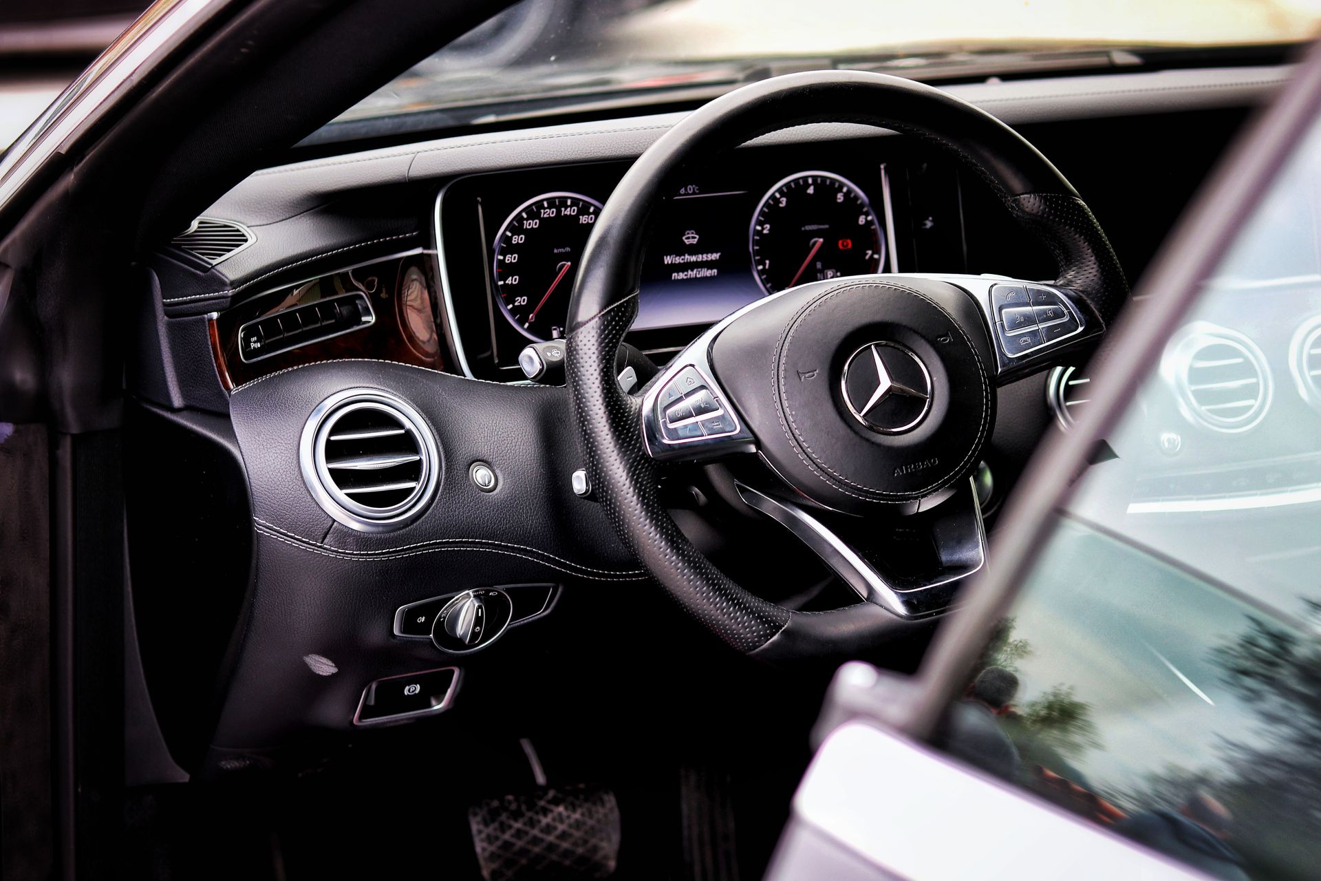 Elegant Mercedes-Benz interior featuring sleek design and advanced dashboard.