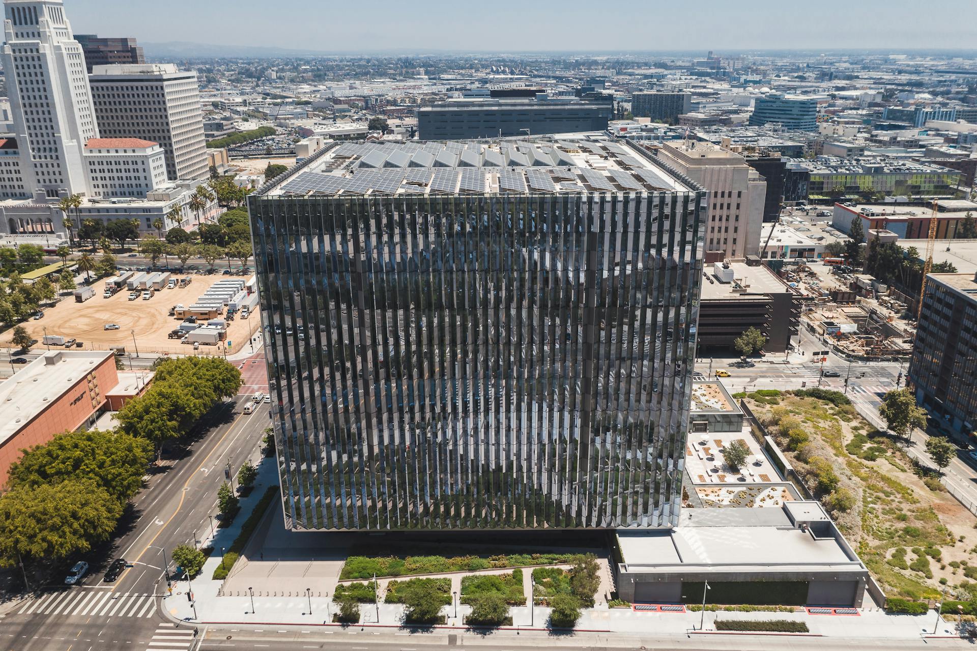 Modern Los Angeles Federal Courthouse, aerial perspective, sunny day.