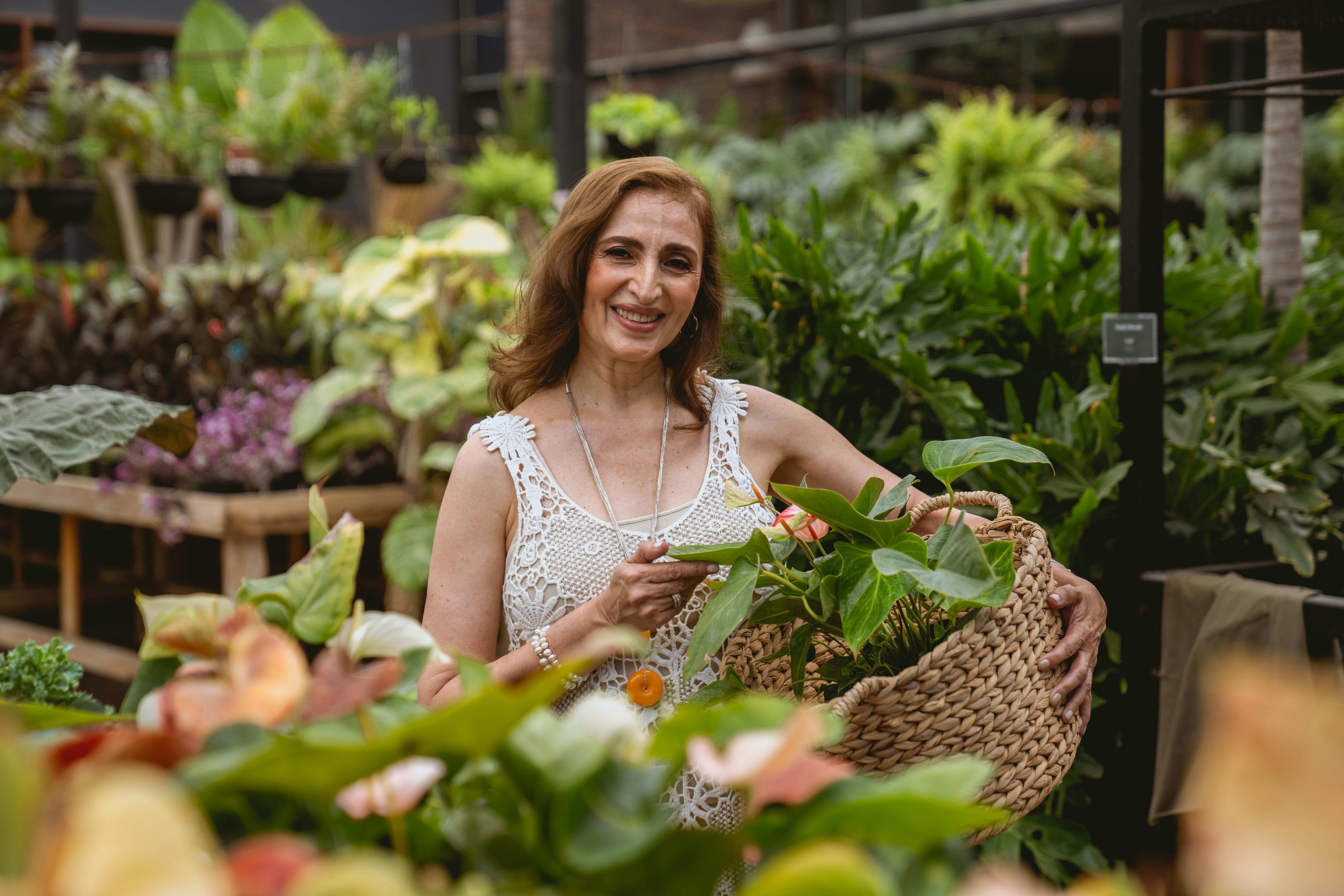 This weekend is the 'Black Friday' of gardening season in Omaha - Omaha World — Photo by Los Muertos Crew on Pexels