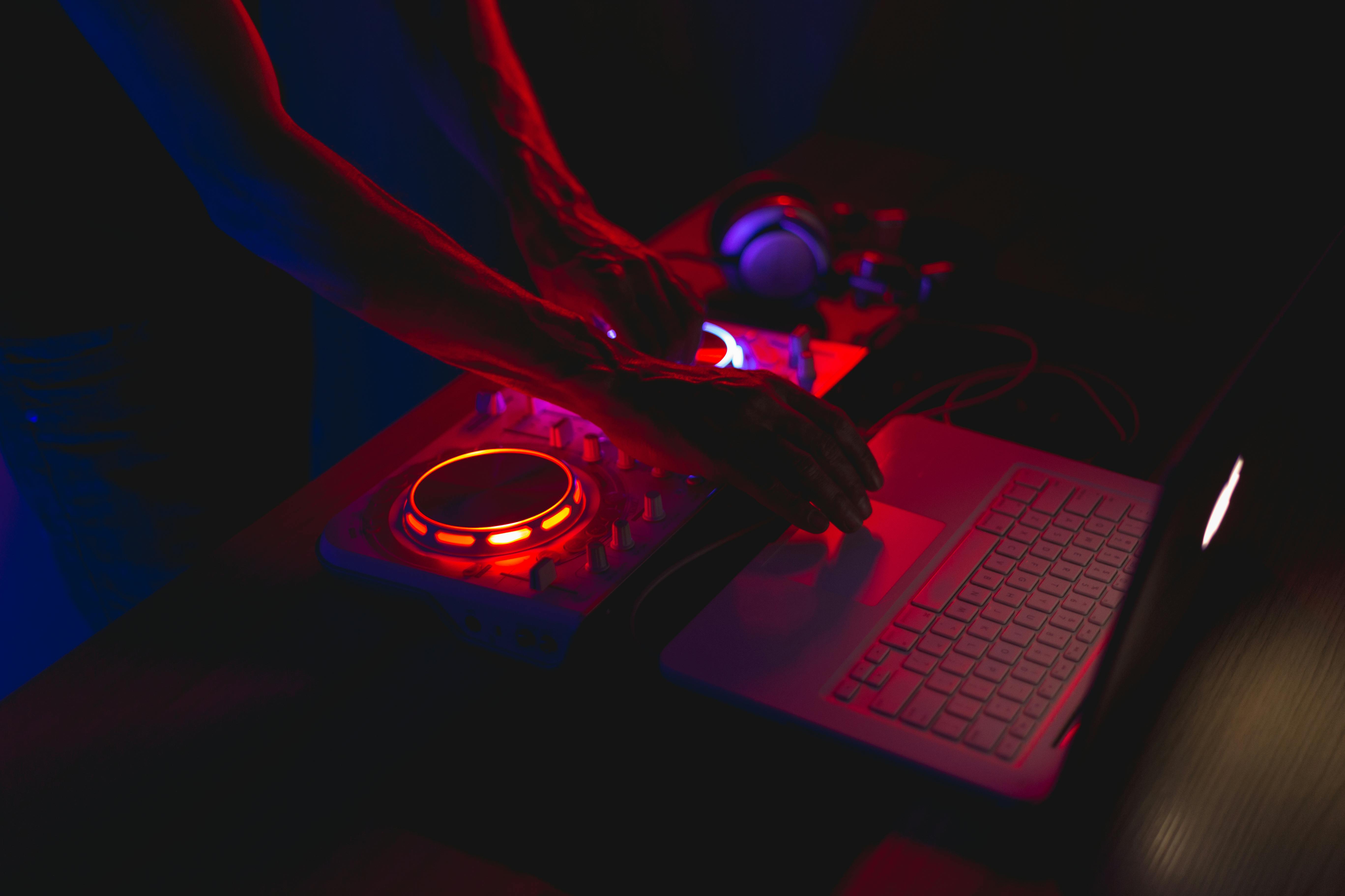 The Vinyl Renaissance: Why Turntables Are Turning Heads Once Again