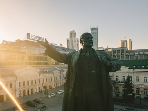 Kostnadsfri bild av byggnader, city street, lenin staty