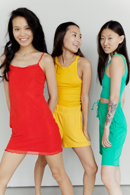 Безкоштовне стокове фото на тему «азіатські жінки, барвистий, безрукавки»