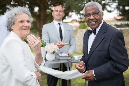 Free Happy senior couple celebrating their outdoor wedding ceremony. Stock Photo