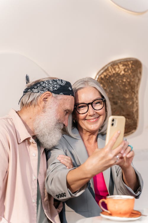 Foto profissional grátis de amantes, aparelho, autorretrato