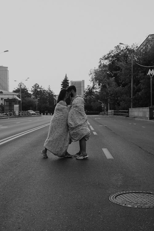Fotos de stock gratuitas de amor, blanco y negro, carretera