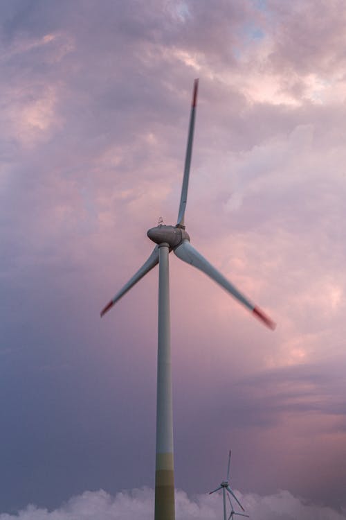grátis Foto profissional grátis de gerador de energia eólica, moinho de vento, tiro vertical Foto profissional