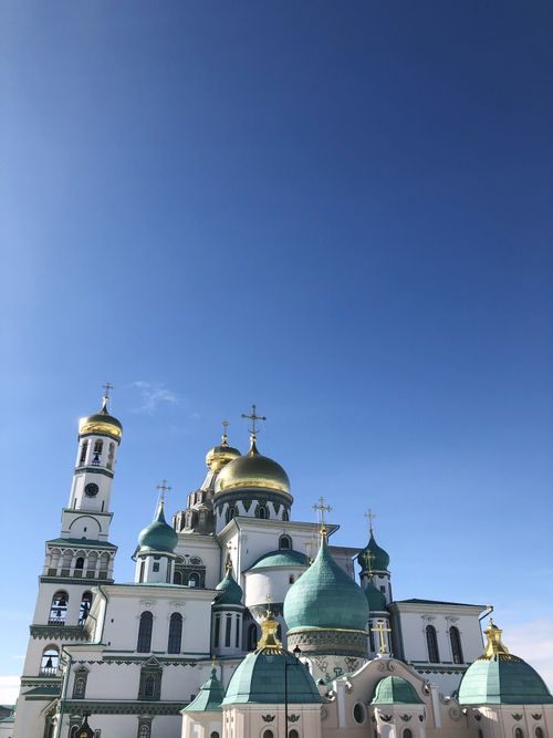 Free Captivating view of New Jerusalem Monastery's domes against a clear blue sky in Istra, Russia. Stock Photo