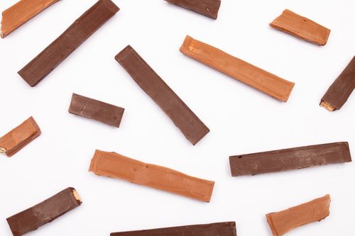 Free A flat lay of assorted chocolate bars with varying shades on a white background. Stock Photo