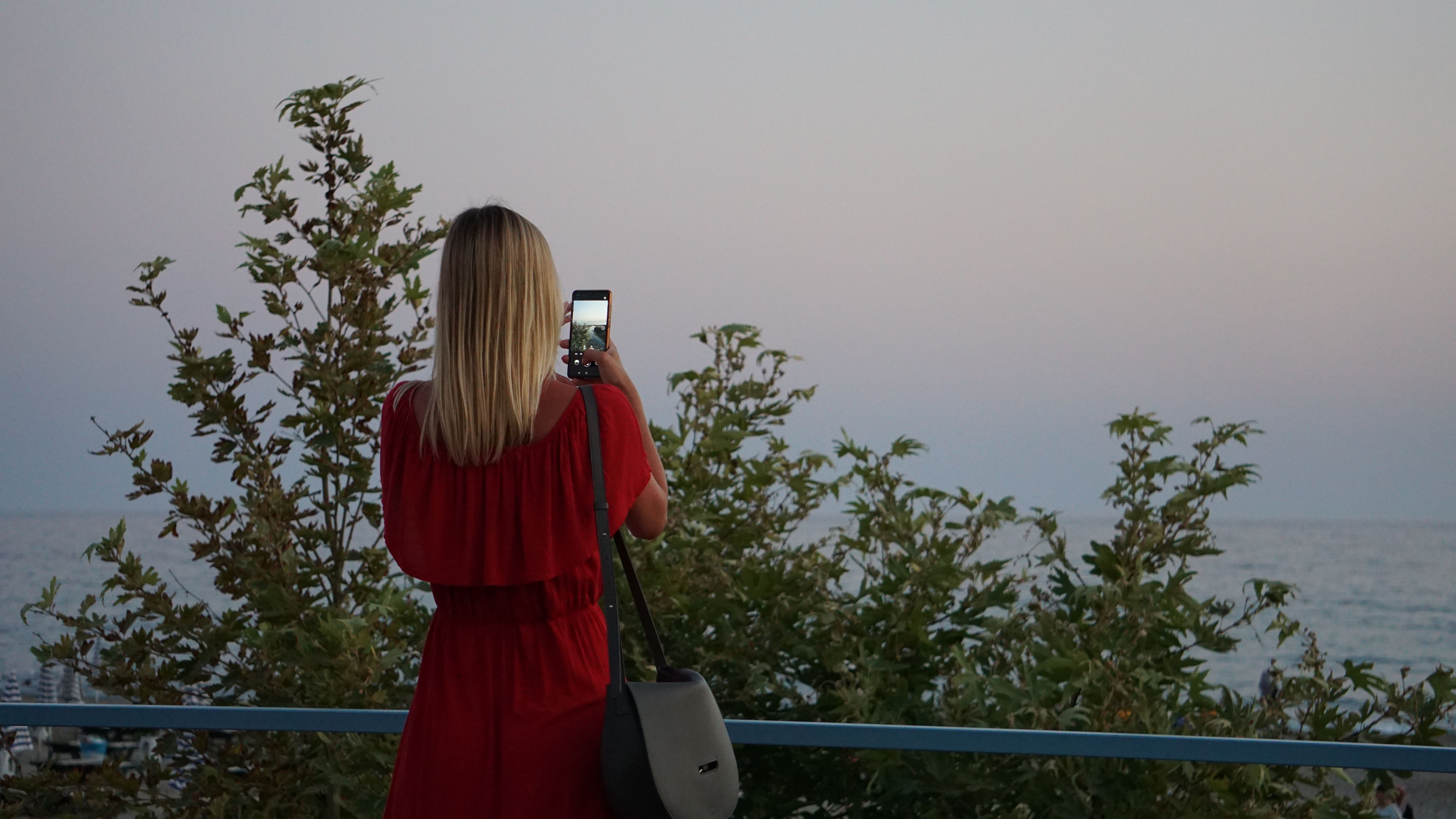 Why Your Smartphone Camera Isn't Pro-Level (And What Actually Matters for Great Photos)