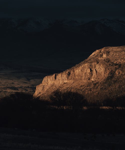 Foto profissional grátis de alvorecer, cair da noite, montanha