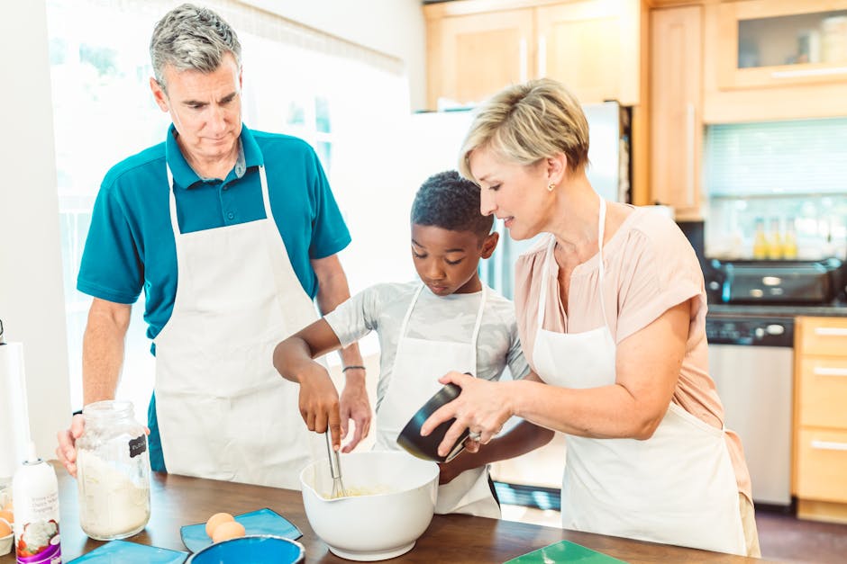 Valmistusohje - askel askeleelta Valmistusohje - askel askeleelta - A family bonding moment in the kitchen as they teach a child to bake.