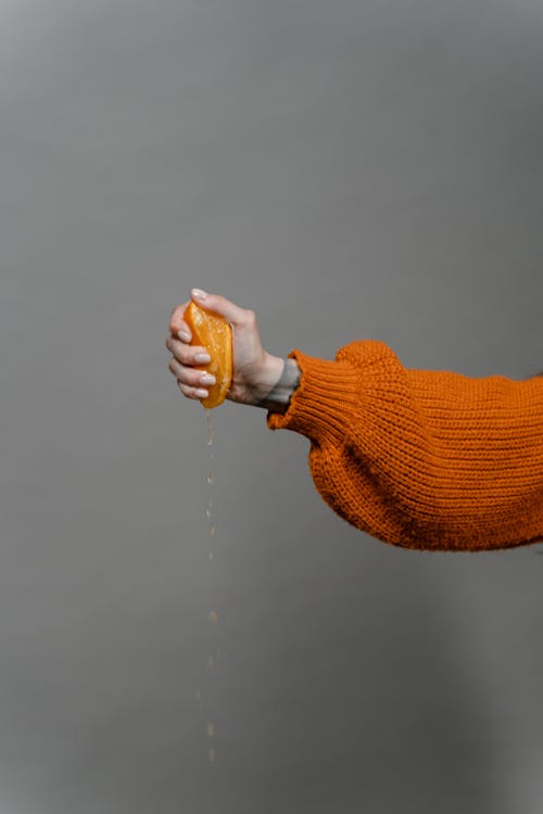Ilmainen kuvapankkikuva tunnisteilla appelsiini, käsi, puristaminen
