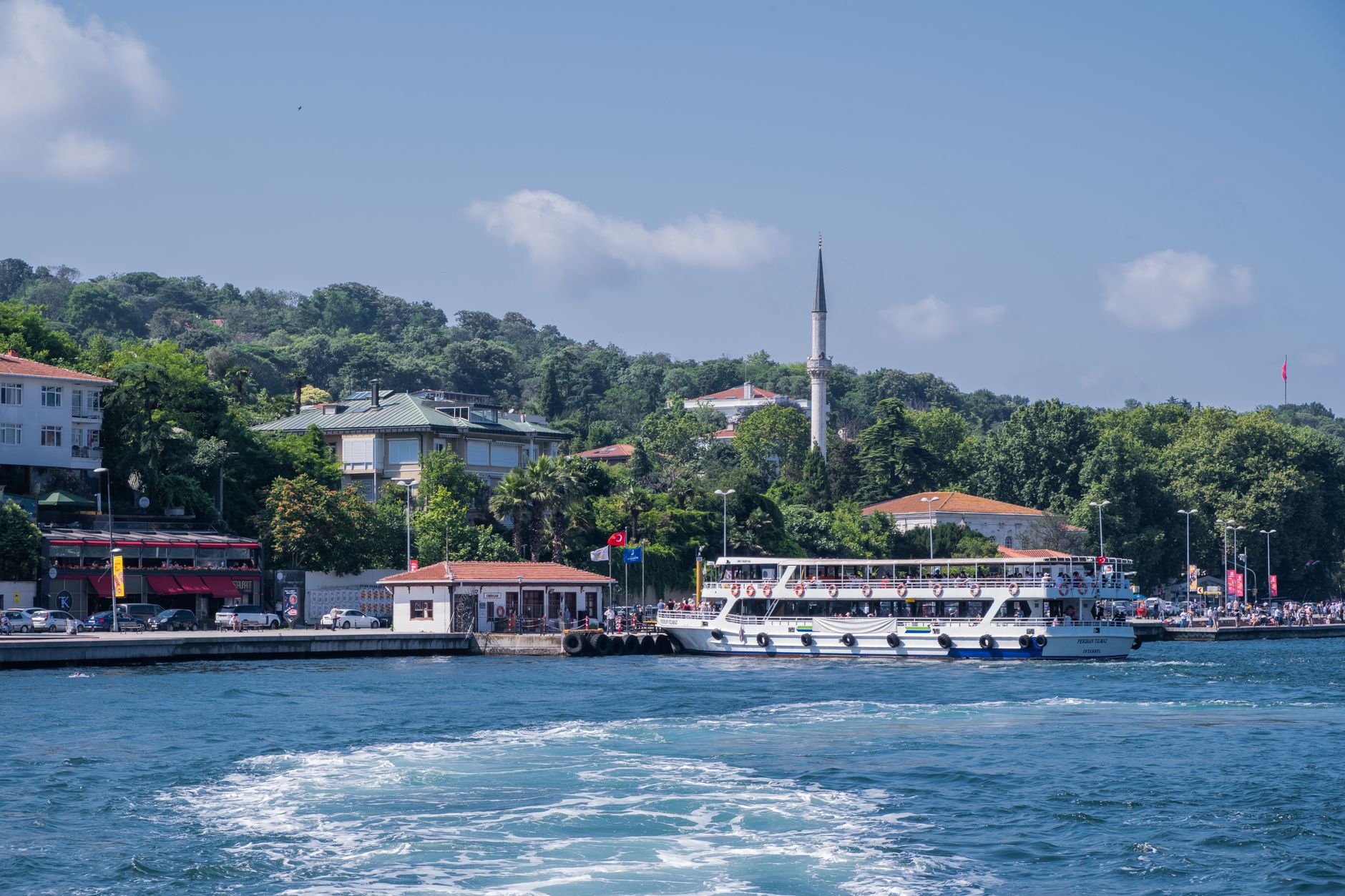 Zekeriyaköy restoran ve alışveriş caddesi, orman manzaralı kafeler Sarıyer İstanbul