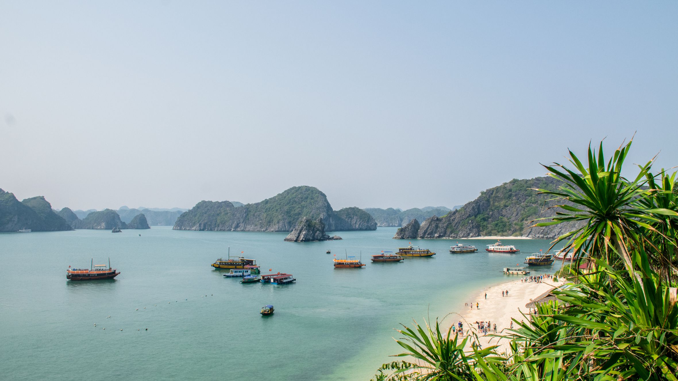A breathtaking view of boats and islands in Quảng Ninh, Vietnam, showcasing serene natural beauty.