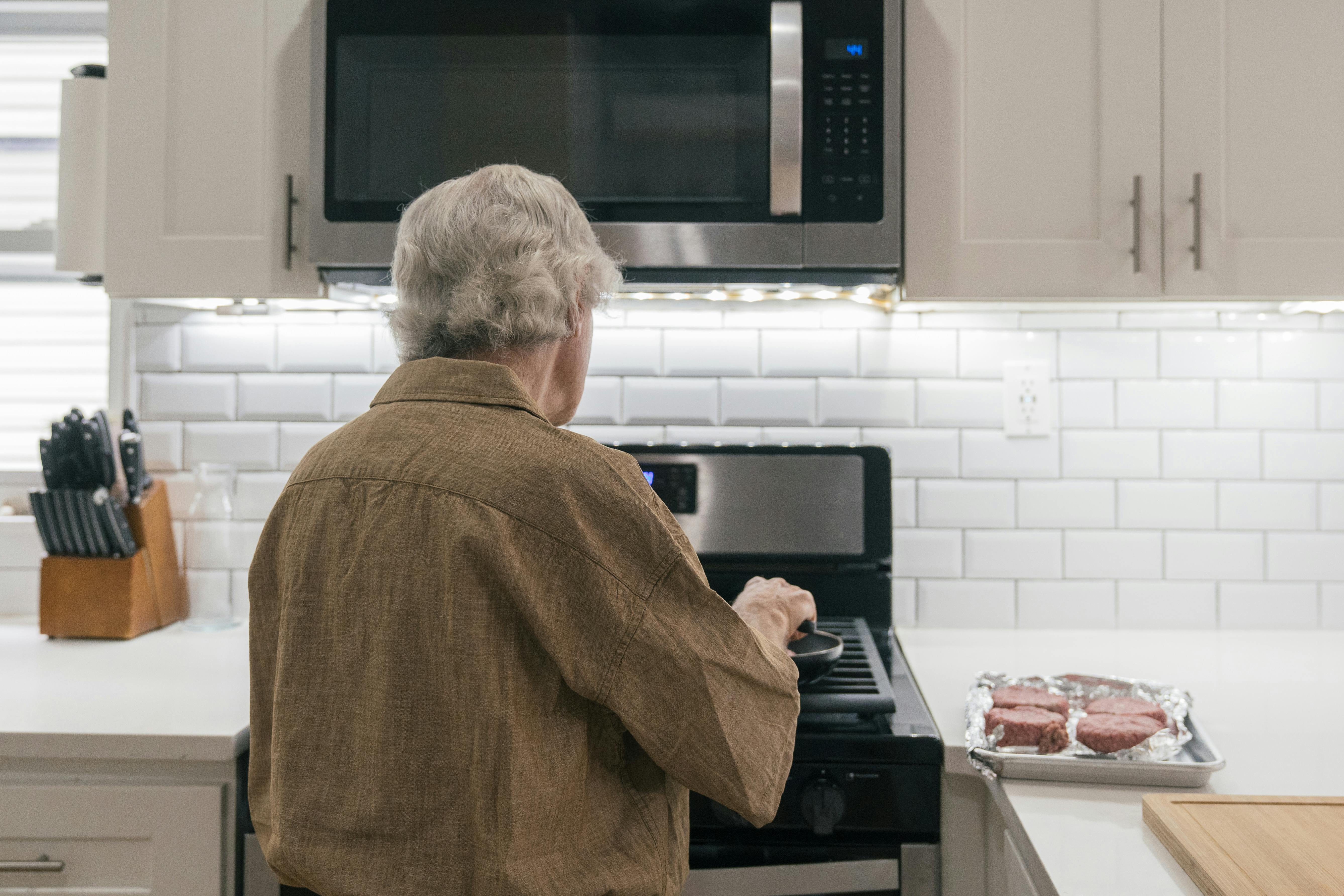 10 kitchen hacks every cook should know — Photo by Mike Jones on Pexels