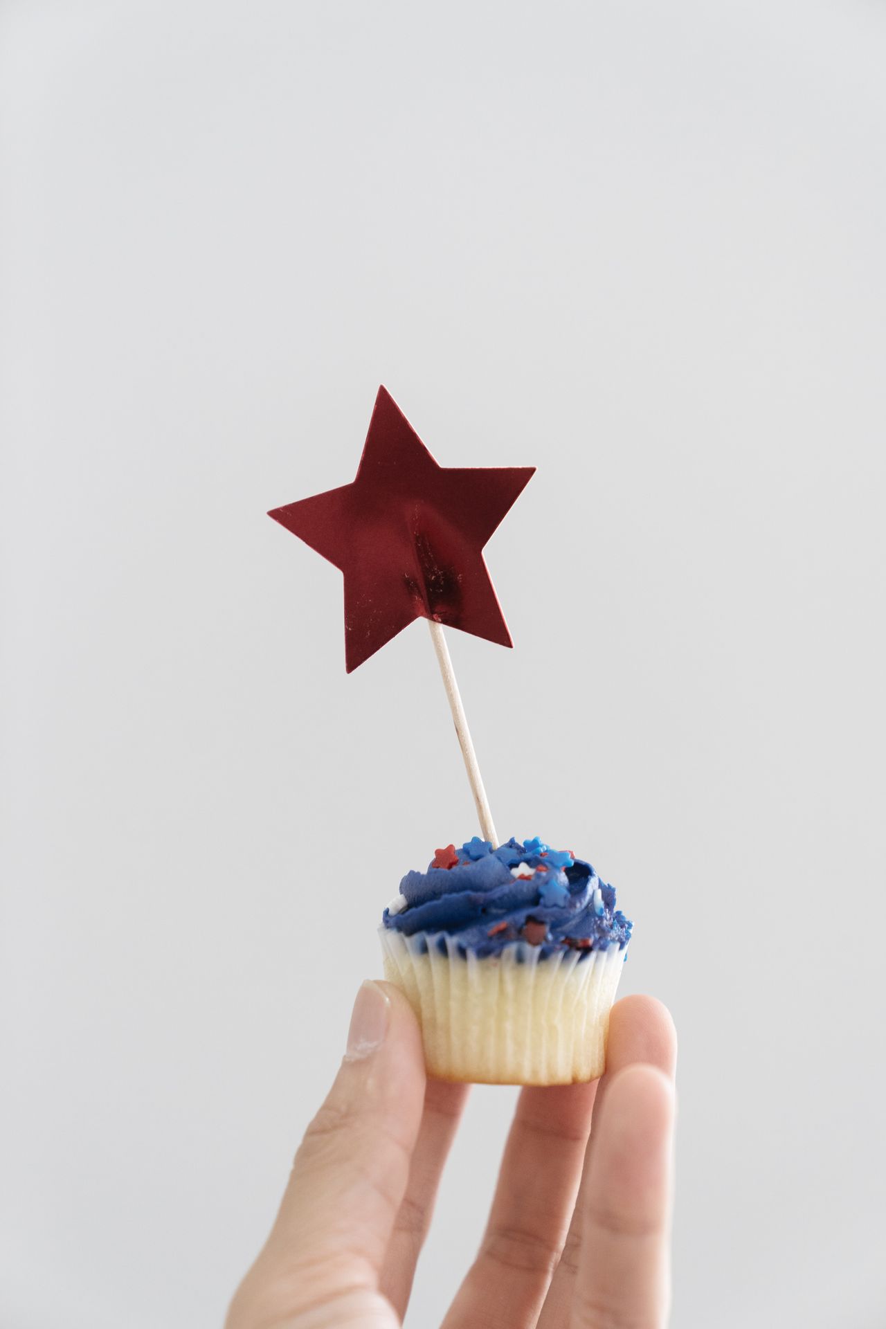 star-shaped-cupcake-tower A mini cupcake with blue frosting and a red star decoration