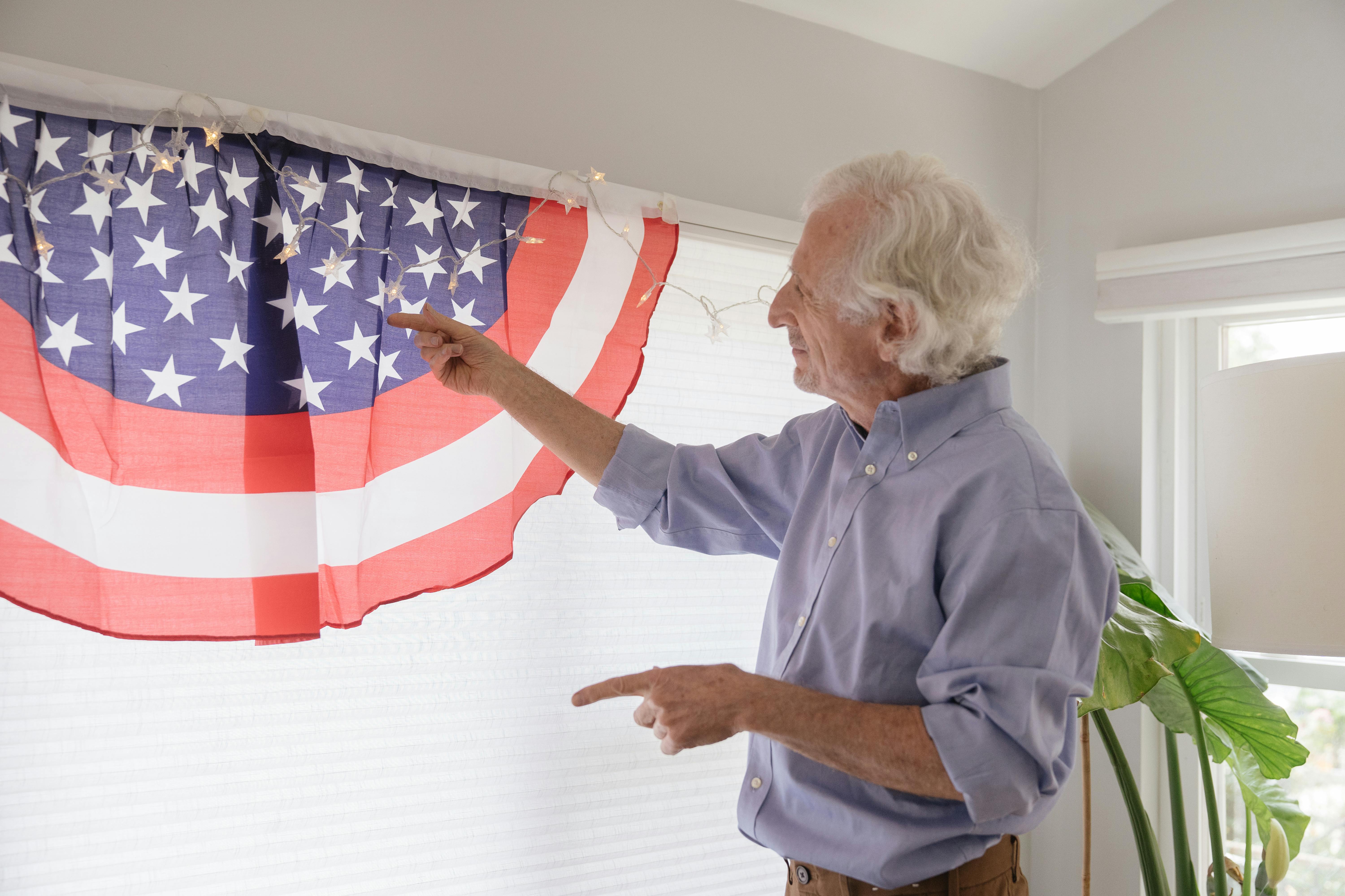 Thom Tillis prezrádza, ktorí členovia kabinetu dávajú Trumpovi zlé rady