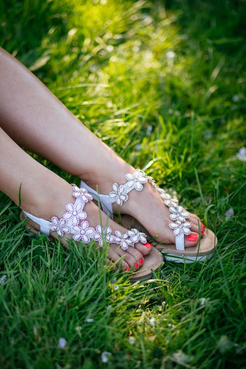 Free Close-Up Photo of a Woman's Feet Wearing Floral Sandals Stock Photo