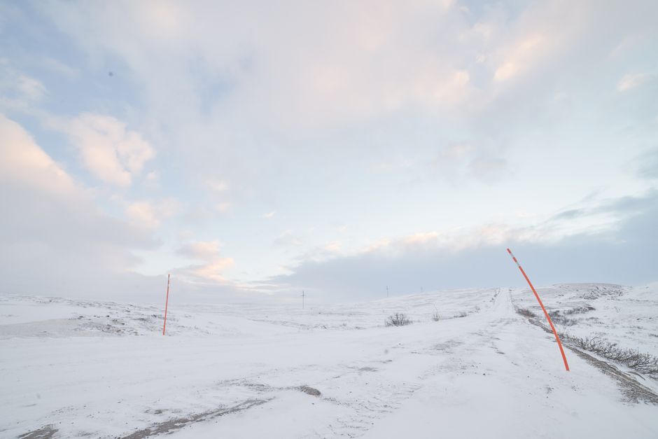 A vast snowy landscape in Murmansk Oblast, Russia, showcasing winter's serene beauty.