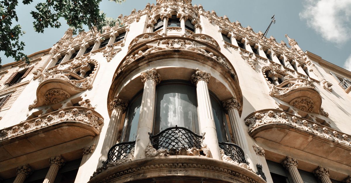 Gothic architecture’s contribution to the identity of European urban centers Gothic architecture’s contribution to the identity of European urban centers