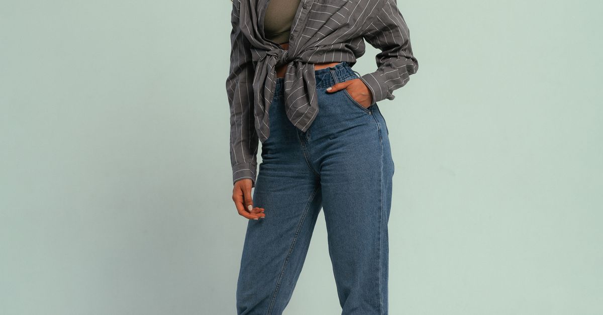 Straight-leg jeans with henley top