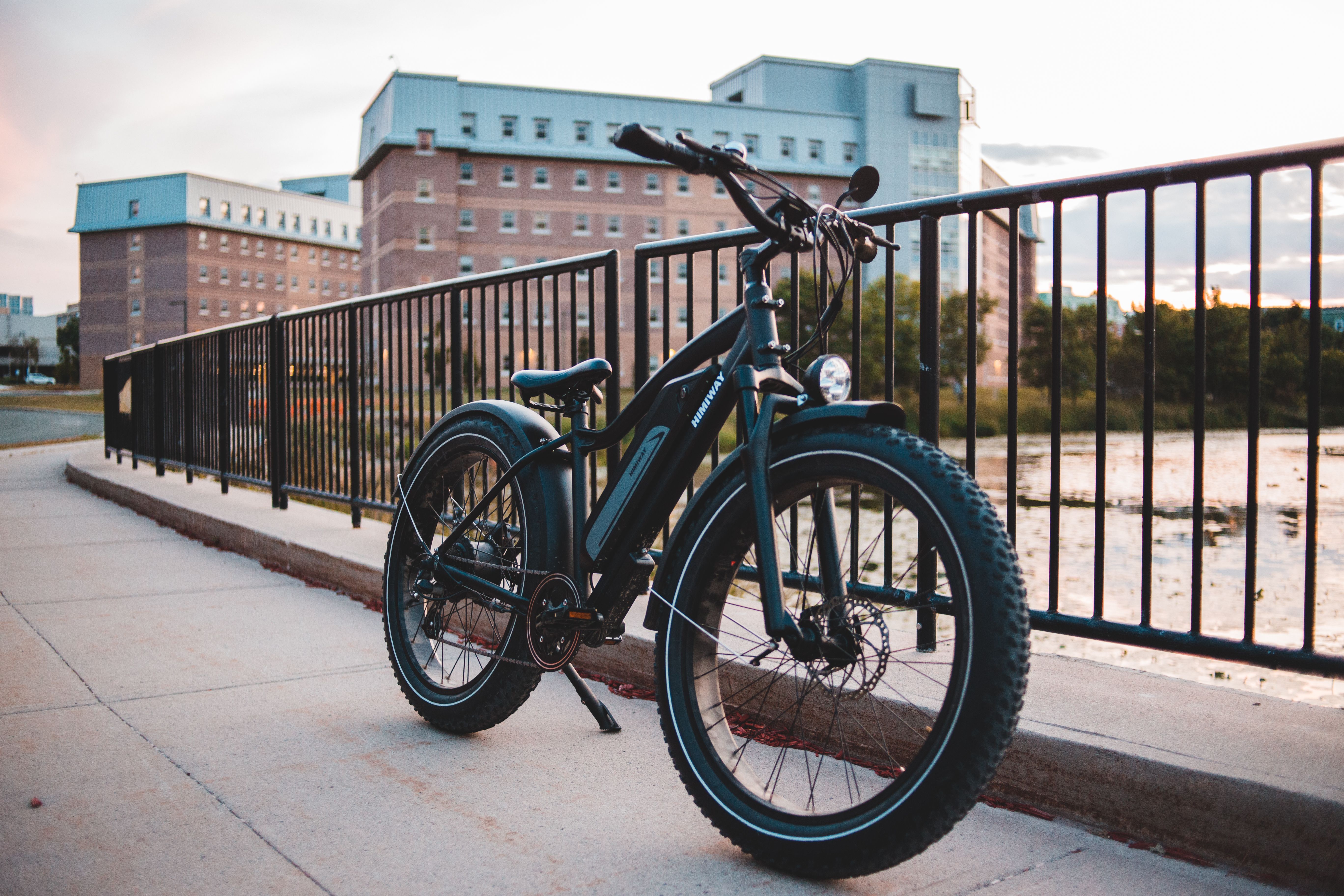 Electric city bike for urban commuting