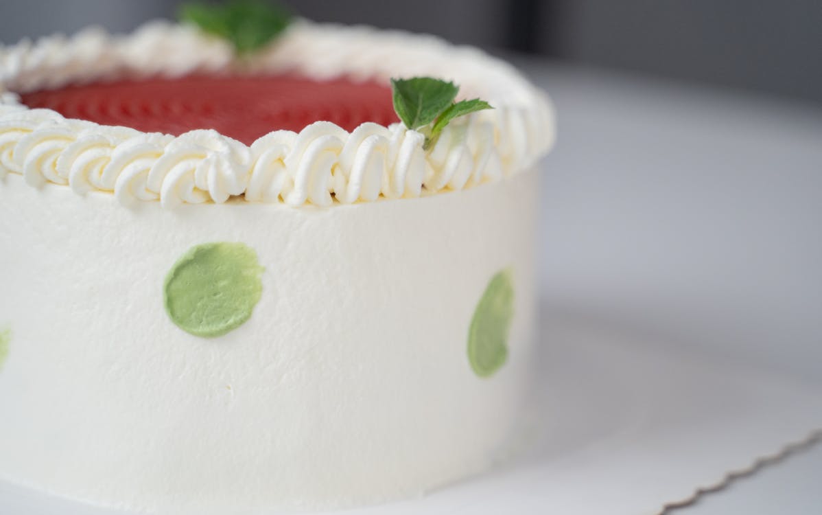 Free Close-Up Shot of a White Cake Stock Photo