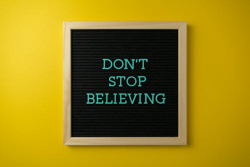 Free Close-Up Shot of a Message in a Frame Stock Photo