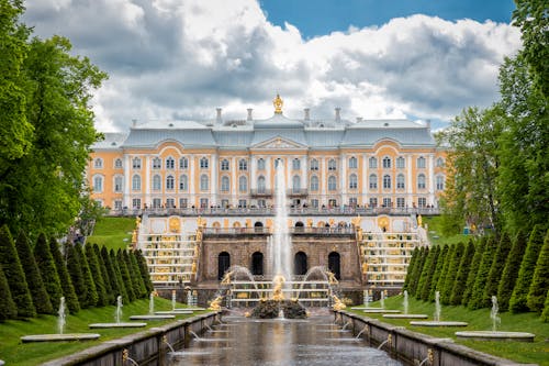 Peterhof Palace during Daytime 