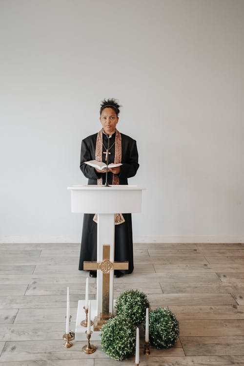 Free A Woman Pastor Taking on the Mic Stock Photo